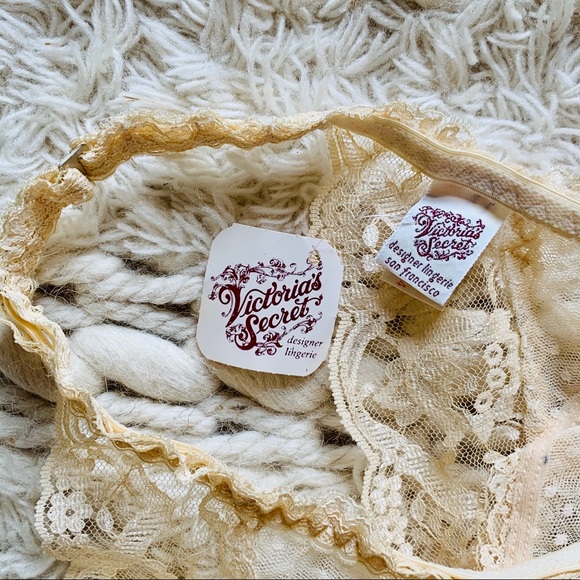 NWT VINTAGE Victoria’s Secret Garter Belt - Picture 2 of 4